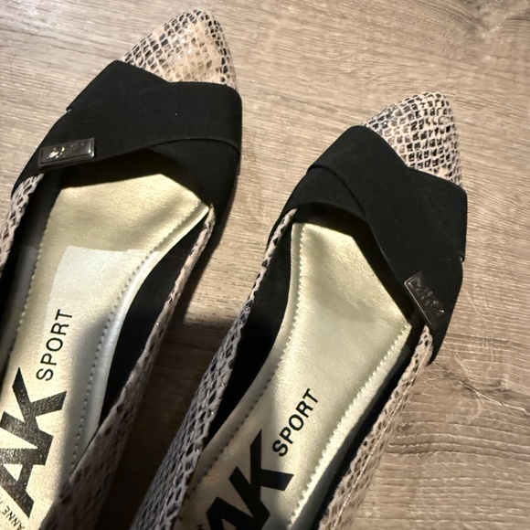 Anne Klein Snake Flat 9 EUC - Picture 2 of 11